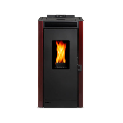 Estufa de pellet Bosca modelo Black Vision en color negro con bordes rojos y llama visible