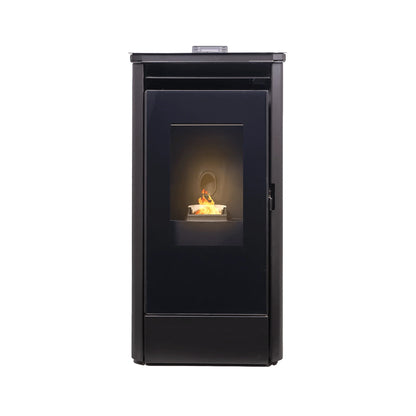 Estufa de pellets negra con puerta frontal de vidrio y llama visible en interior